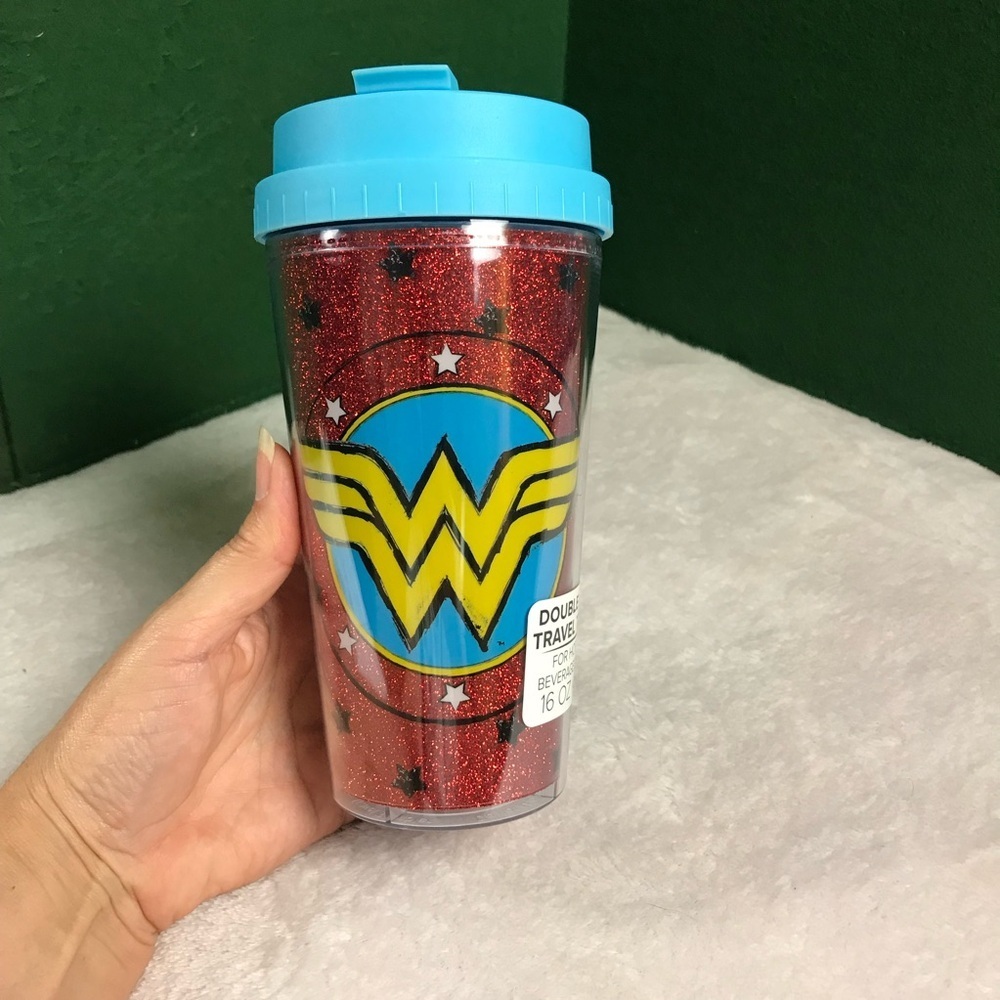DC COMICS Wonder Woman Plastic Double Walled Tumbler With Lid 16 Oz 473 Ml New